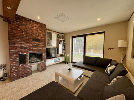 Family house, 10 rooms, fitness, swimming pool, preparation for wellness... also for BUSINESS.