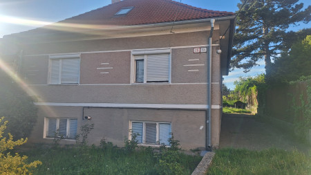 MARIANKA, pri Bratislave, rodinný dom s 930m2 pozemkom, tichá ulica
